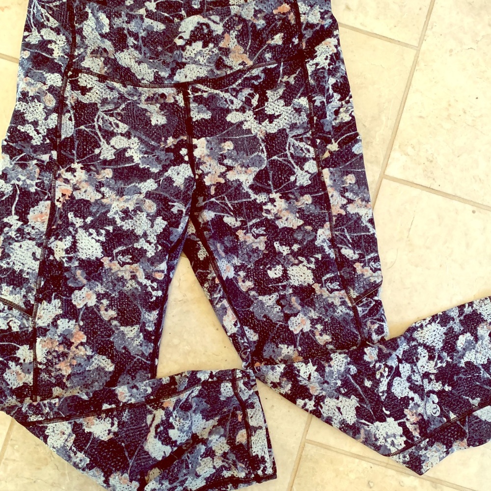 Super cute lululemon leggings.